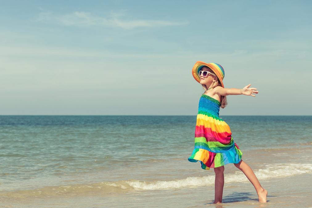 Cuáles son los colores que debes usar en tu ropa para proteger tu piel del  sol - Bien Bonita